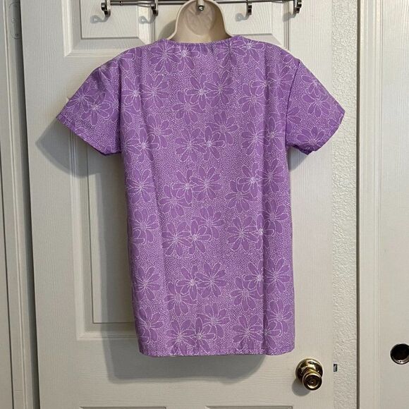 Samantha Mara Purple Floral Scrub Top Size Medium - Picture 4 of 6